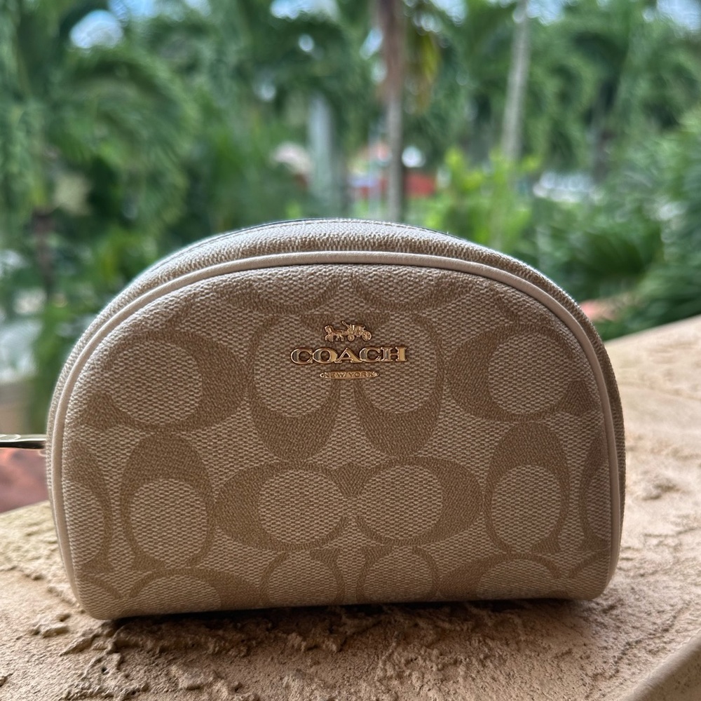 COACH POUCH